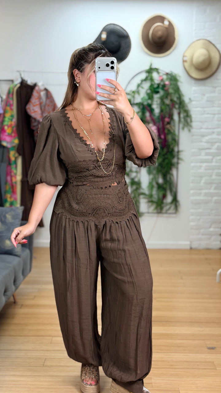 ENSEMBLE CASBAH HAUT BRODÉ + SAROUEL MARRON